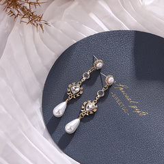 925 Silver Heart Pearl Earrings with Zircon Detail